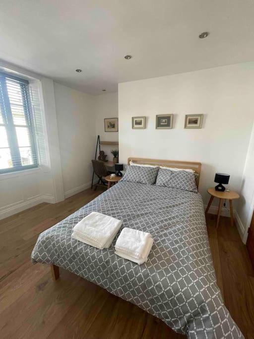 Abergavenny Center 2-Bed Flat Apartamento Exterior foto