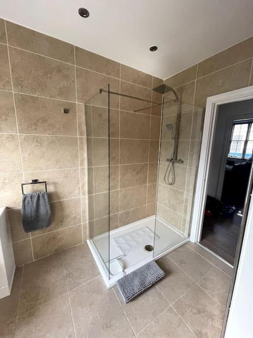 Abergavenny Center 2-Bed Flat Apartamento Exterior foto