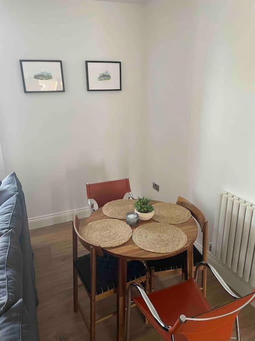 Abergavenny Center 2-Bed Flat Apartamento Exterior foto