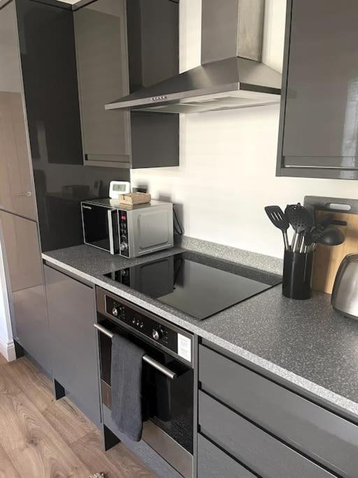 Abergavenny Center 2-Bed Flat Apartamento Exterior foto